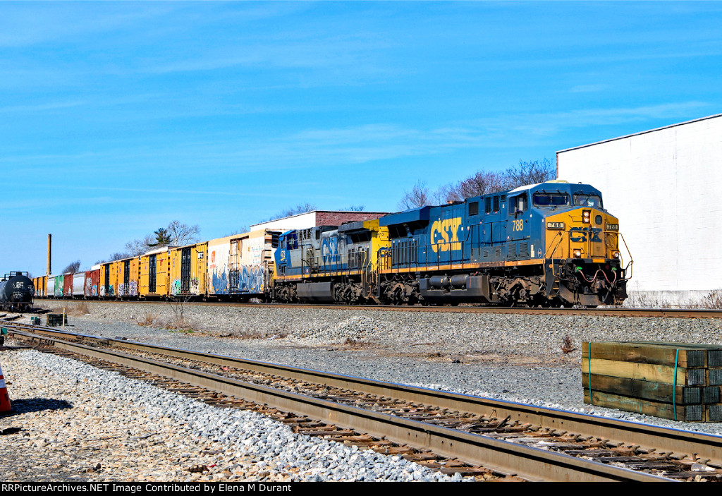 CSX 788 on Q-403